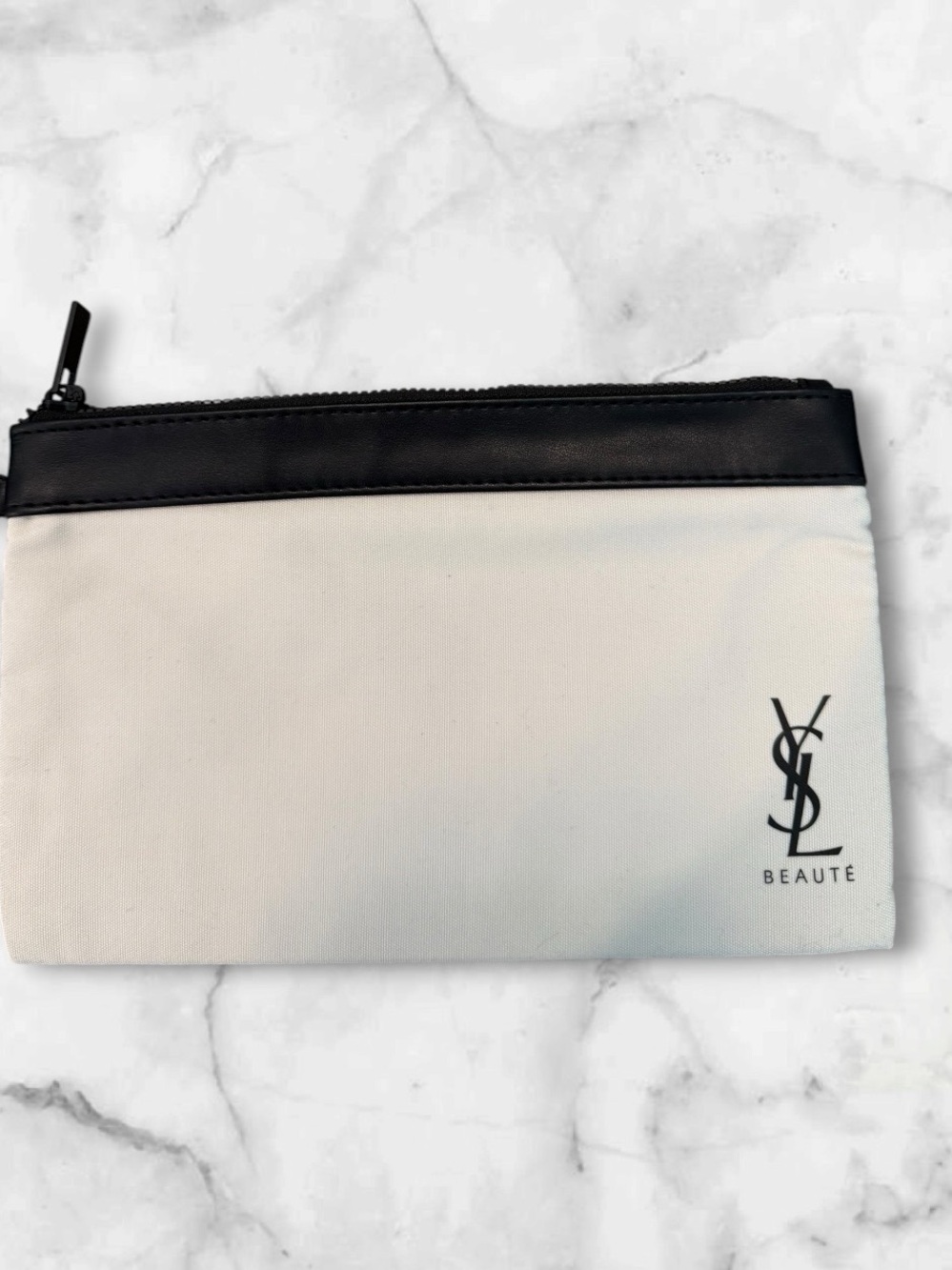NWOT Source Unknown Black and White Cosmetic Pouch with Beauté Logo